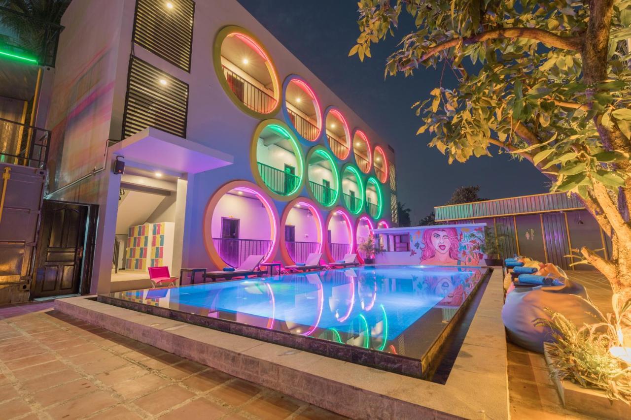 White Rabbit Hostel Siem Reap Exteriör bild