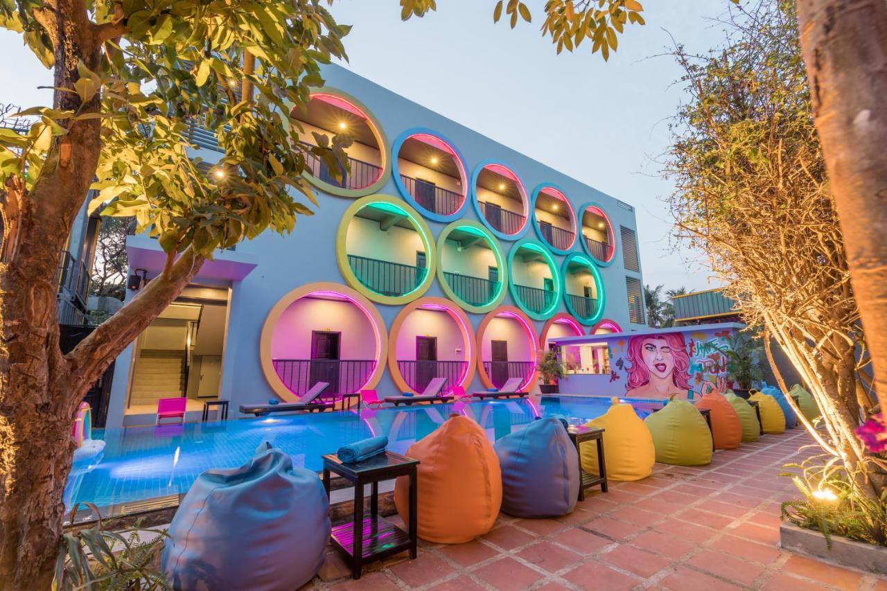 White Rabbit Hostel Siem Reap Exteriör bild