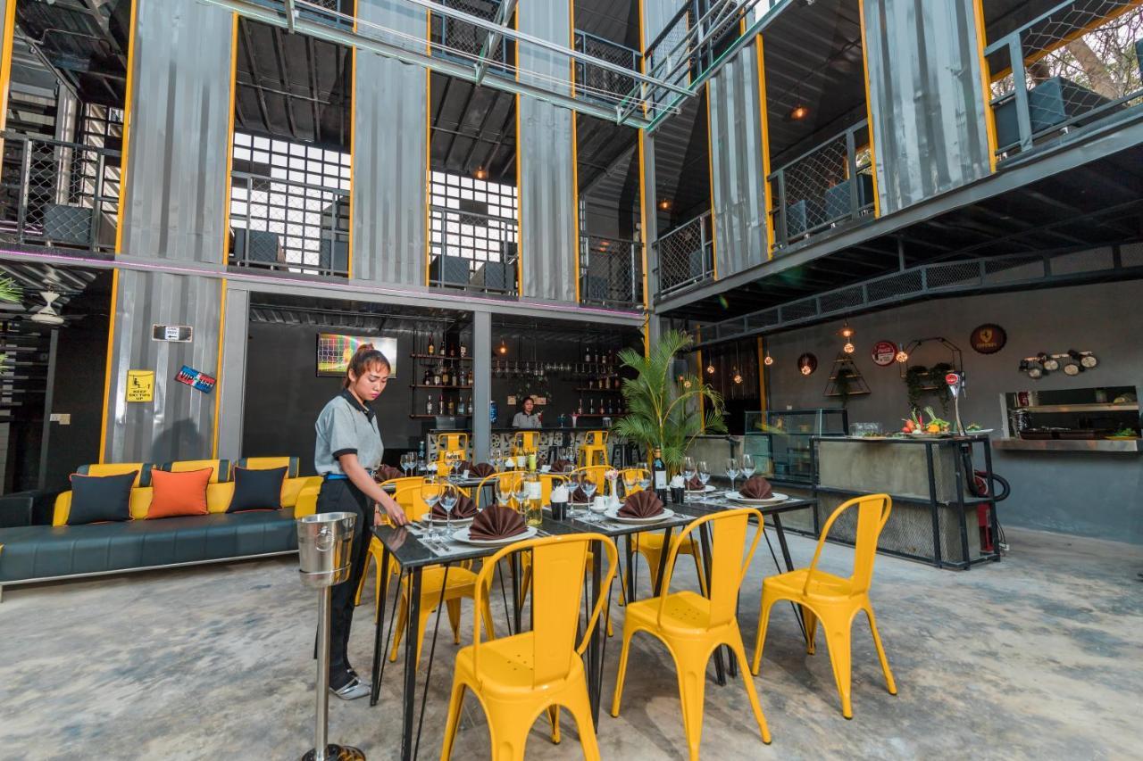 White Rabbit Hostel Siem Reap Exteriör bild