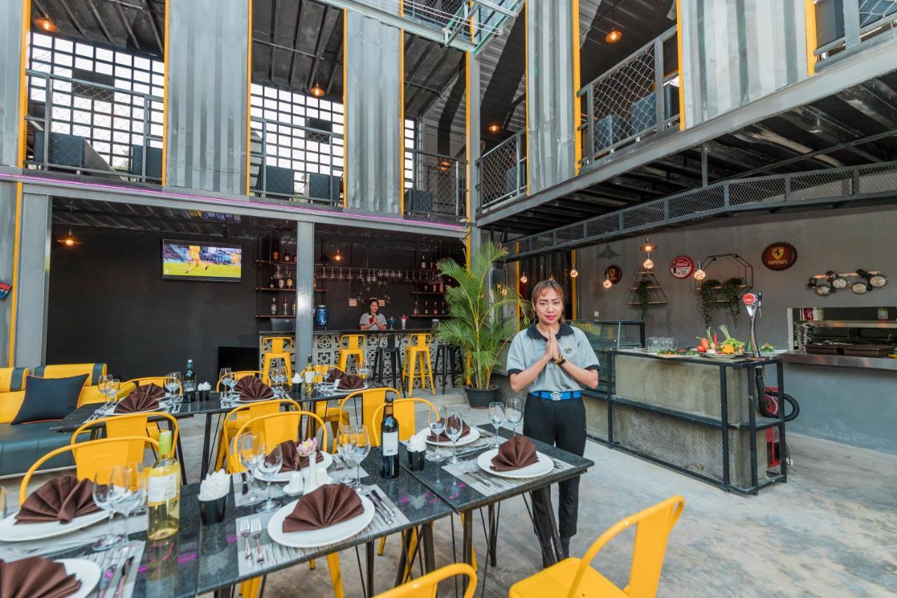 White Rabbit Hostel Siem Reap Exteriör bild