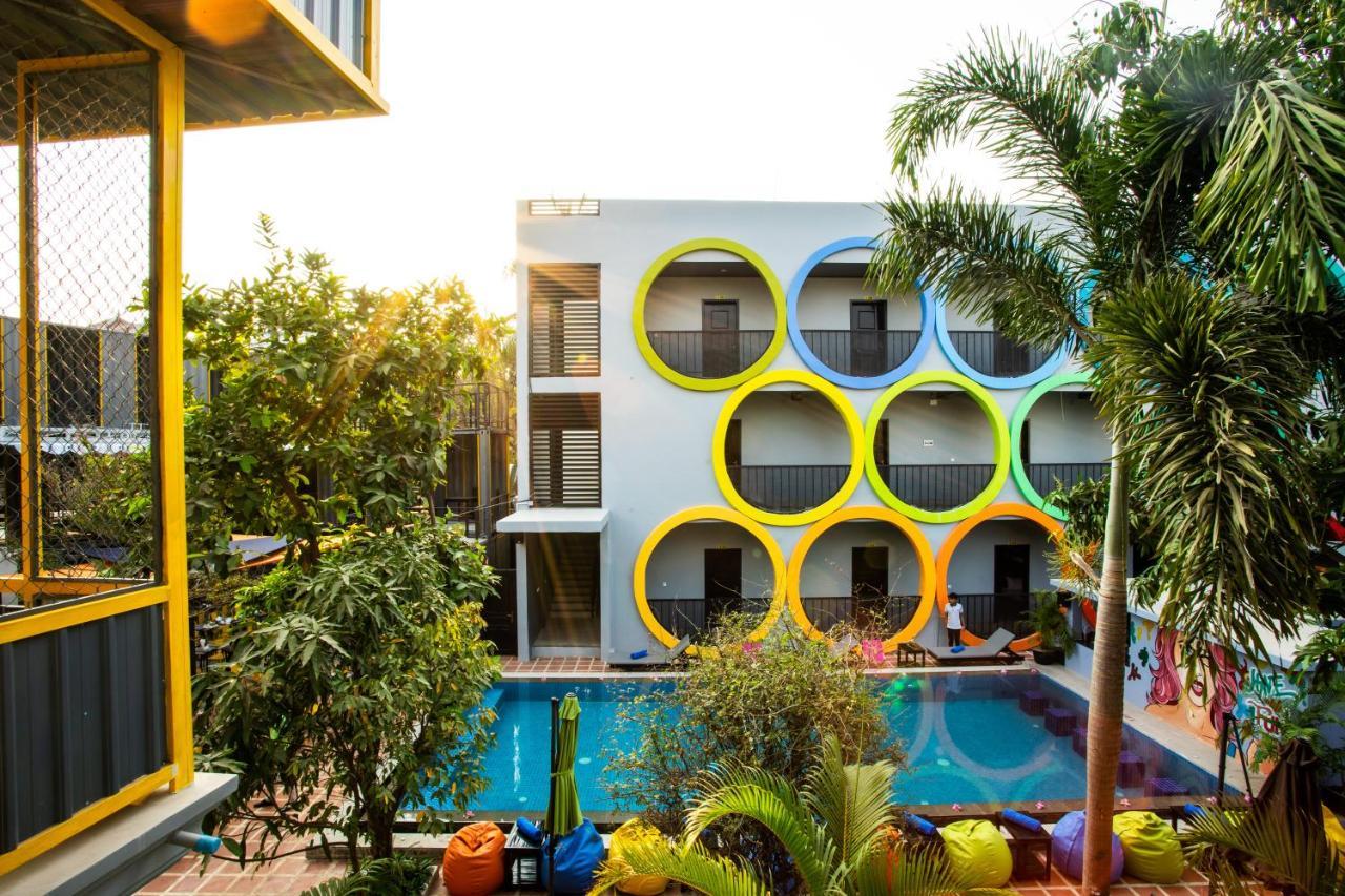 White Rabbit Hostel Siem Reap Exteriör bild