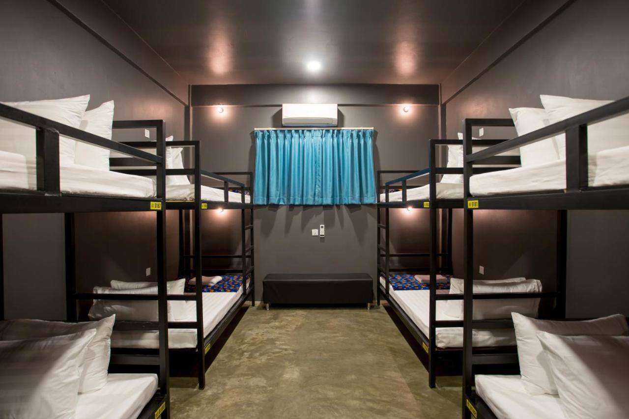 White Rabbit Hostel Siem Reap Exteriör bild