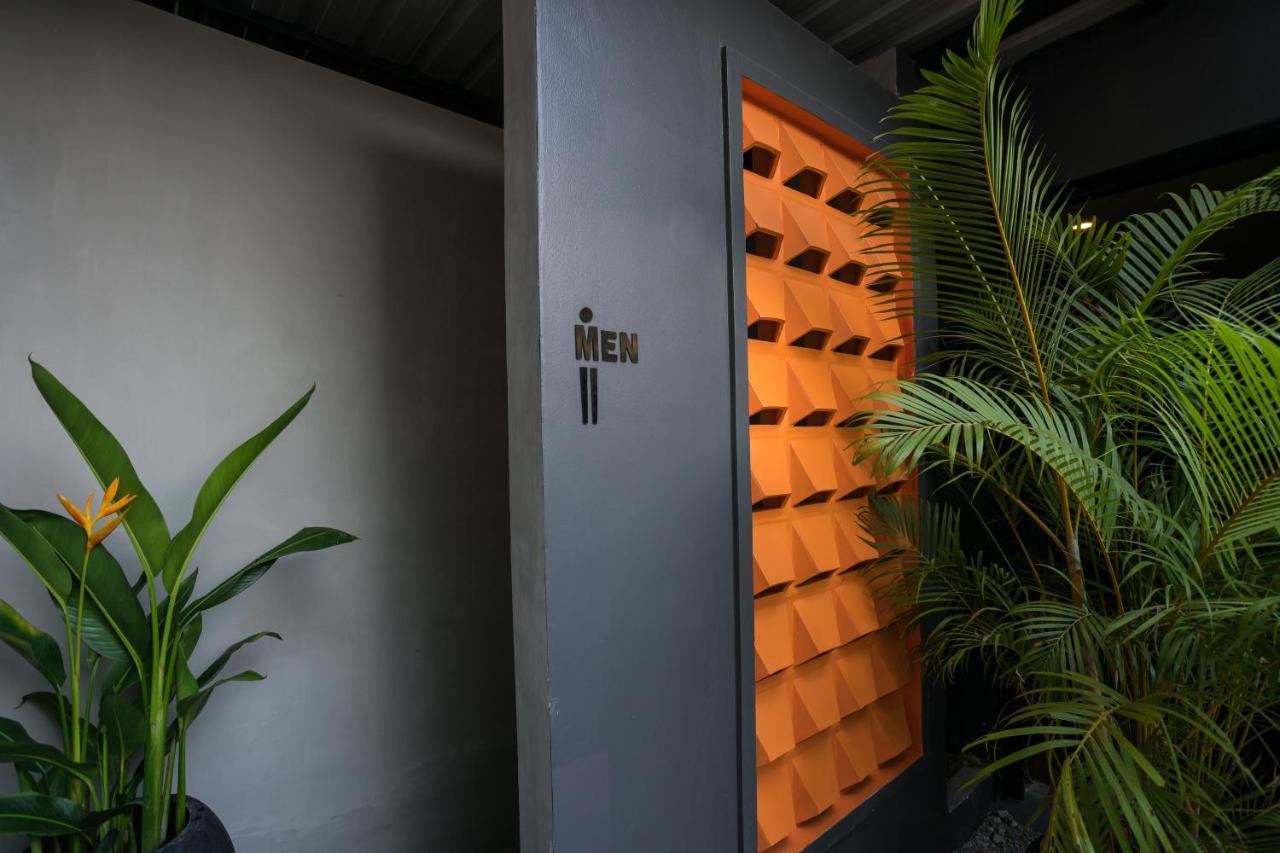 White Rabbit Hostel Siem Reap Exteriör bild