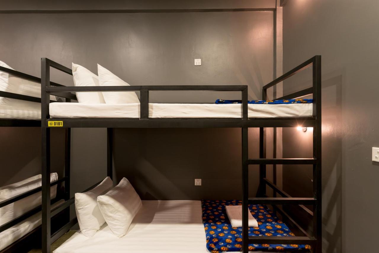 White Rabbit Hostel Siem Reap Exteriör bild