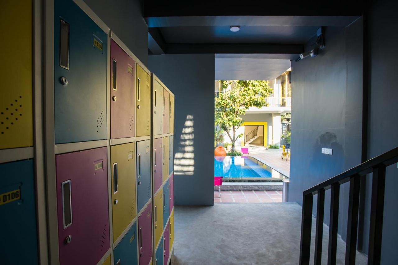 White Rabbit Hostel Siem Reap Exteriör bild